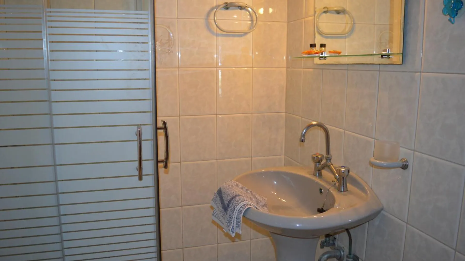 Vanessa Studios Poros  Apartment